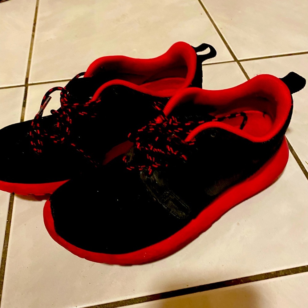 Size 5 black and pink Nike running shoes